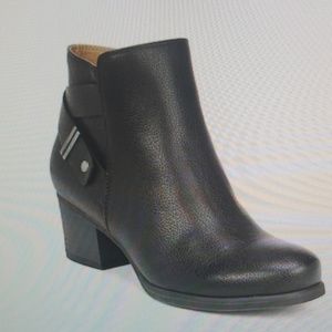 Black SOUL Naturalizer ankle boots